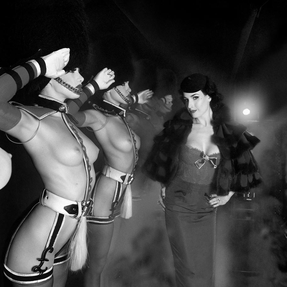 Gest star Dita Von Teese Crazy Horse